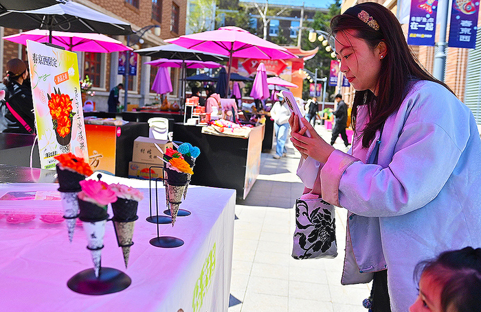 Цветочное мороженое появилось в продаже в китайском городе Чанчунь.