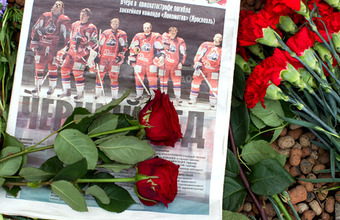 В России, Белоруссии и Украине простились с погибшими хоккеистами «Локомотива»