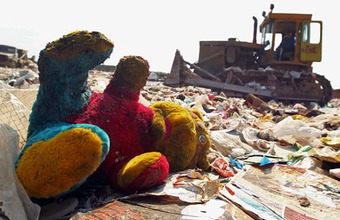 Гуманитарная помощь оказалась на свалке