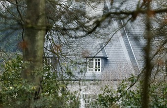 На шее Березовского был завязан узел из ткани