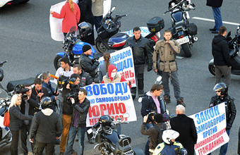 Байкеры перекрыли Садовое за друга