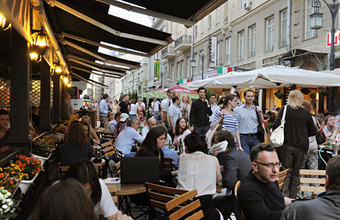 Под одну гребенку. Собянин потребовал от летних кафе следовать стилю