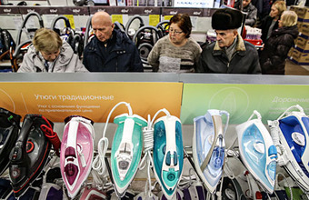 Снова за тремя телевизорами? Техника в России дешевеет