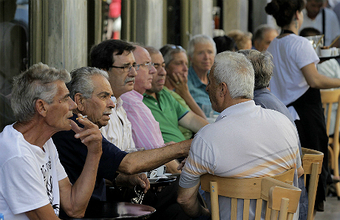 Вот так кризис: греки не беспокоятся и ходят в таверны