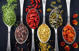 Суперфуды: стоит ли верить в чиа, киноа и ягоды годжи?