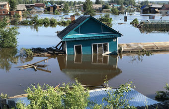 «Утащили все». Жители Тулуна охраняют свои подтопленные дома от мародеров