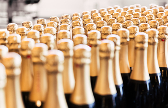 «Осуществил хранение алкогольной продукции без лицензии». В планы предпринимателя сделать клиентам подарок вмешалась полиция