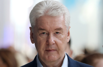 «Вакцинируйся — и все лето свободен». Комик Александр Незлобин в шутку спросил Сергея Собянина в Instagram о возможном локдауне