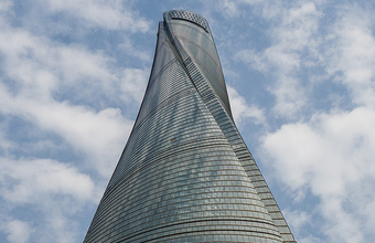 В Шанхае открылся самый высокий в мире отель. Сколько стоят номера?