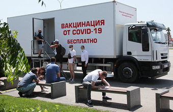 «Вакцина на исходе». В Хабаровском крае приостановили прививки первым компонентом