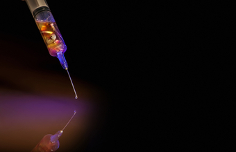 Фейки про вакцины от коронавируса заполонили рунет