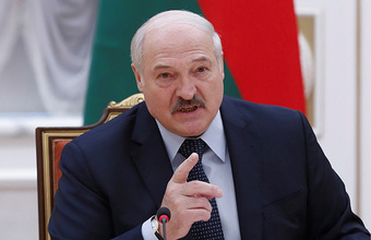 Лукашенко приглашает иностранцев прививаться в Белоруссии. Но не бесплатно