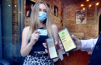 Только по грин-пассу: Италия ужесточила правила посещения публичных заведений