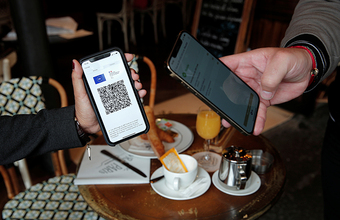 Санитарные пропуска во Франции — что происходит?