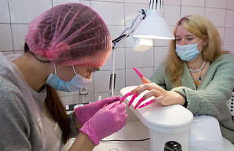 Опрос: все больше россиян обращаются за бьюти-услугами на дому