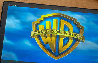 В каталог «Кинопоиска» начали возвращаться сериалы Warner Brothers