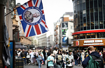 Коронация Карла III: парады, алмазы и пранки