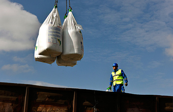 Berliner Zeitung: российский газ после санкций вернулся в ЕС в виде удобрений