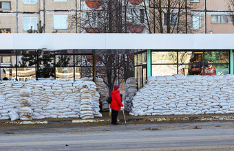В Белгороде установили защитные бетонные конструкции и укрепили остановки транспорта