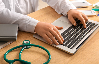 В Екатеринбурге в женской консультации сорвали плакат о стерилизации