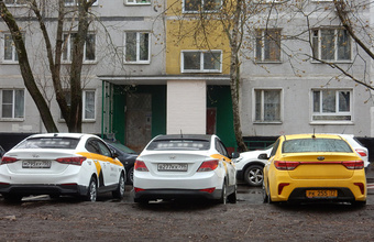 Машинам такси могут разрешить стоять в придомовой зоне только 20 минут