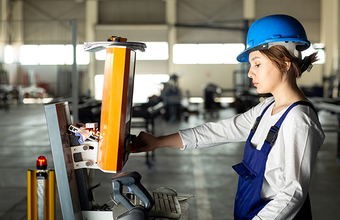 Россия планирует сократить список запрещенных для женщин профессий к 2027 году