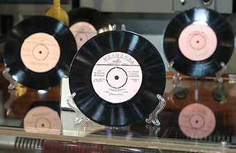 Фирма «Мелодия» возобновила выпуск виниловых пластинок