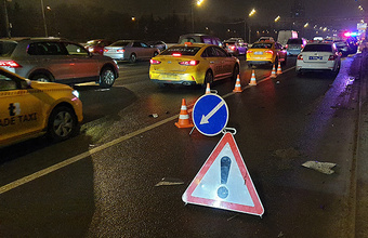 Дистанционное отключение машины такси спровоцировало еще одно ДТП