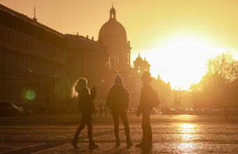 Выручка падает, банковские приложения не работают: в Петербурге второй день нет мобильного интернета