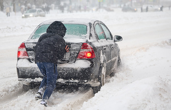 В Поволжье и Приуралье борются с последствиями сильнейших метелей