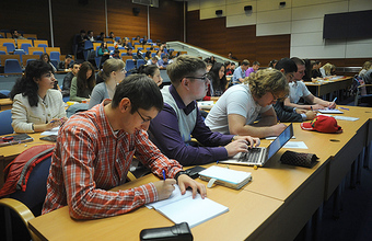 Исследование показало значимость конспектирования для обучения в эпоху ИИ