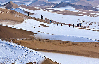 Снег и ливни изменили привычную жизнь Саудовской Аравии и ОАЭ