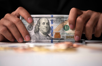 Доллар вернулся на Мосбиржу, но в качестве квазиинструмента