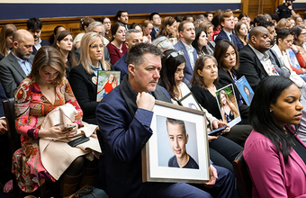 Суд в США признал Meta и Google ответственными за зависимость подростка