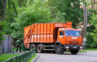 Жителю Подмосковья начислили плату за неоказанный вывоз мусора