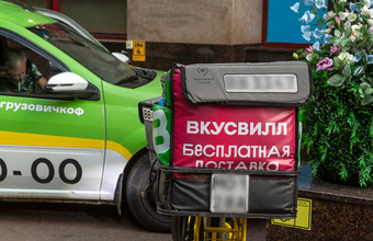 В соцсетях обсуждают скандал с курьером «Вкусвилла», отказавшимся нести на 23-й этаж без лифта 30 литров воды