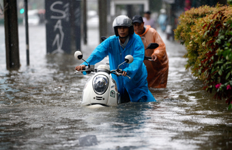 Сильные ливни погружают Бангкок под воду