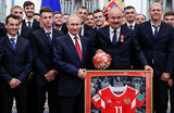 Путин вручил госнаграды тренерам и игрокам сборной России по футболу