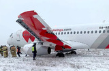 Во время посадки в Белгороде самолет авиакомпании Red Wings выкатился за пределы взлетно-посадочной полосы. На борту находились 47 пассажиров и шесть членов экипажа, пострадавших нет.