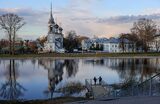 Вид на церковь Сретения Господня на набережной реки Вологды.