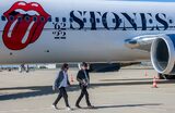 Участники рок-группы The Rolling Stones Ронни Вуд и Кит Ричардс (слева направо) в аэропорту Мадрида. Группа The Rolling Stones прибыла в Испанию в рамках тура Stones Sixty 2022.