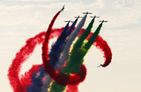 Воздушное шоу перед гонкой на трассе Яс Марина в рамках Гран-при Абу-Даби Формулы-1.