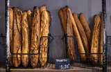 Французский багет включен в список нематериального культурного наследия ЮНЕСКО. На фото: багеты в одной из пекарен в Париже.