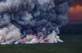 Лесной пожар в комплексе Донни-Крик к югу от форта Нельсон, Канада.