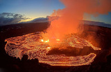 Озеро лавы, образовавшееся в результате извержения вулкана Килауэа на Гавайях.
