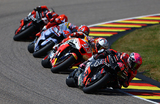 Участники спринтерской гонки Гран-При Германии MotoGP на трассе Заксенринг в Хоэнштайн-Эрнсттале.