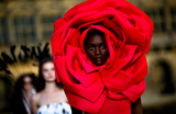 Во время показа модного дома Valentino в рамках Haute Couture Fall/Winter 2023-2024 в замке Шантийи недалеко от Парижа, Франция.