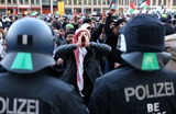 Акция протеста во время продолжающегося конфликта между Израилем и палестинским движением ХАМАС в Берлине, Германия.
