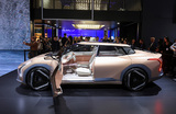 Новая модель автомобиля Kia Concept EV4 демонстрируется на автосалоне в Лос-Анджелесе.