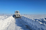 Самарская область. Расчистка дороги после сильного снегопада подразделением Волжского спасательного центра МЧС России в Кинель-Черкасском районе. В регионе временно прекращено движение на участке федерпльной автодороги М-5 «Урал» и на участках автодорог общего пользования местного значения. 